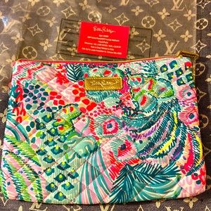 NIB Lilly Pulitzer Quilted Pouch. So Roomy and Cute!
